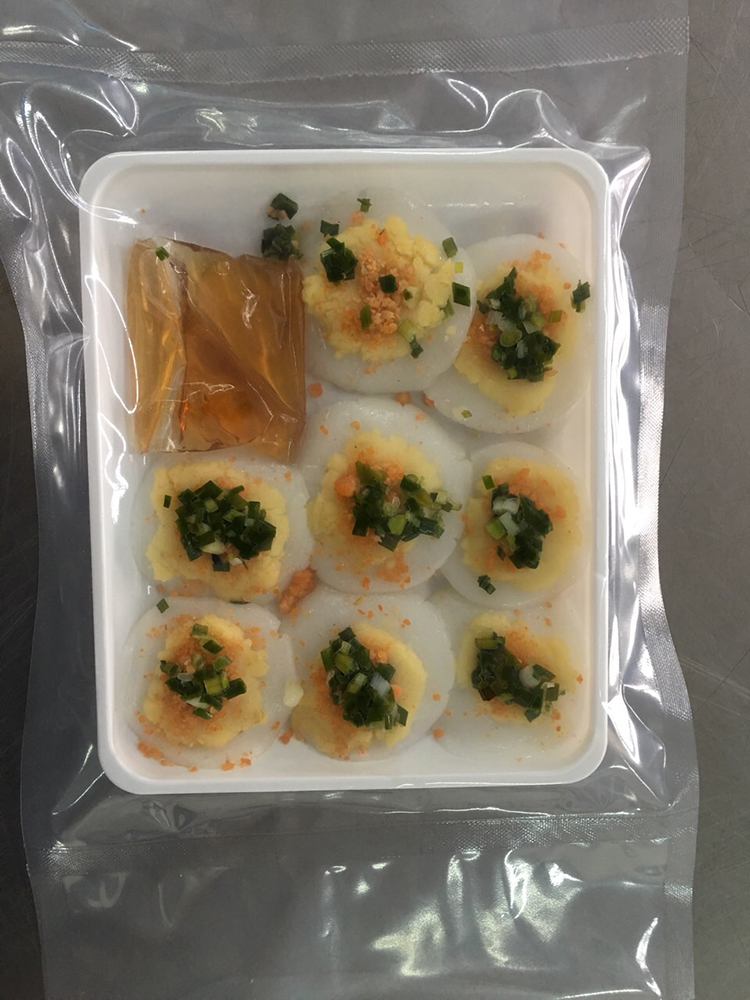 steamed rice cake ( Banh Beo )